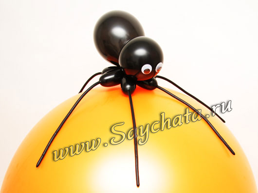 Паук на Хэллоуин из воздушных шариков