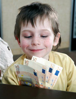Как научить детей обращаться с деньгами?