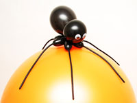Паук на Хэллоуин из воздушных шариков