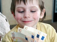 Как научить детей обращаться с деньгами?